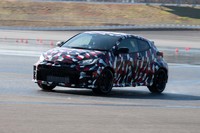 4WDの前後トルク配分は「ノーマル」が60：40で「スポーツ」が30：70、「トラック」が50：50。ほとんどのテストドライバーはトラックが一番速く走れたが、オイット・タナック選手だけはスポーツが最も速かったという。