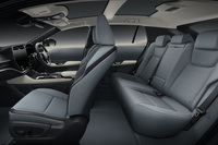 キャビンはロングホイールベースによって、1000mmのカップルディスタンスが確保される。