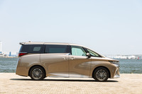プラットフォームは「クラウン クロスオーバー」「ハリアー」「RAV4」などと同じ「GA-K」をミニバン用に最適化して使う。