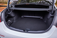 
	独立したトランクルームの容量は455リッター。この数値は「C180アバンギャルド」など、他のCクラスセダンと共通だ。
	