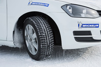 テスト車に装着された「X-ICE3＋」のサイズは205/55R16。