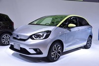 写真の「ネス」グレードは、鮮やかなイエローの差し色が特徴。