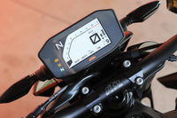 メーターには、昼と夜で明るさが変わるTFT液晶ディスプレイが採用されている。