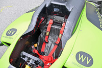 「童夢F110」のシート。身長178cmの筆者にとってはそれほど狭いようには感じなかった。