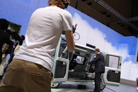 同じく2009年の東京ショーで。軽自動車のコンセプトカーは、海外プレス陣にとって格好の取材対象だった。