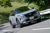 4WDモデルにはブレーキとモーターによって各輪の駆動力を制御する「e-4ORCE」が搭載される。エンジニアによると、駆動力配分の観点からワインディングロードなどでおすすめのドライブモードは実は「スノー」だという。