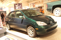 初代「トヨタ・プリウス」。これは米国ミシガン州ディアボーンのヘンリー・フォード・ミュージアムの展示車両。