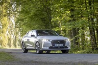 国内でも2022年4月28日に発売された新型「DS 4」。同年1月にパリで開催された第37回国際自動車フェスティバルで「モスト・ビューティフル・カー・オブ・ザ・イヤー」を獲得している。