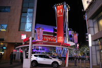 トヨタはショーの会期中、会場に隣接する商業施設の広場でもプロモーションを展開していた。