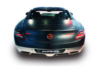 メルセデスSLS AMGに“黒×赤”の特別仕様車の画像