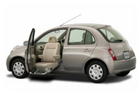 「マーチ・アンシャンテ」の助手席スライドアップシート車。