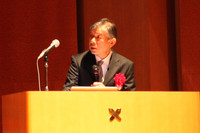 清水浩SIM-Drive代表取締役社長。先行開発車事業第2号について、「まだクルマのコンセプトについては白紙」というが、「単にエンジンがモーターに置き換わるだけではなく、さまざまなアプリケーションを与え、新しい価値を付加してみたい」と展望を語った。