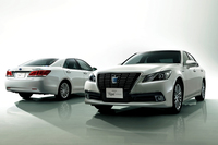 
    「クラウン ハイブリッド ロイヤルサルーン“Black Style”」
    