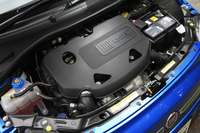 「500S」に搭載される0.9リッター直2ターボエンジン。最高出力85ps、最大トルク14.8kgmを発生する。