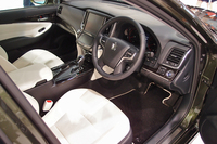 写真の白い内装色は、オプションの「ジャパンカラーセレクションパッケージ」として用意される。