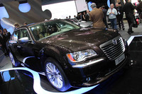 新型「ランチア・テーマ」。2011年ジュネーブショーにて。