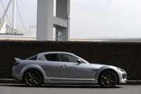 「SPIRIT R」のボディーカラーは黒、銀、白の3色が用意される。また、6MT仕様にはリアスポイラーが装備される。