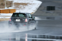 試乗会場には限定車の「MINIジョンクーパーワークスGP」が用意され、サーキットを数周試乗することができた。