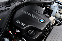 2リッター直4ターボエンジンは184psと27.5kgmを発生する。JC08モード燃費は14.5km/リッター。