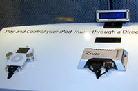 モンスターケーブルの「iCruze」は純正オーディオにiPodの音を割り込ませるためのアダプター。曲名などの表示ができるディスプレイはオプション。