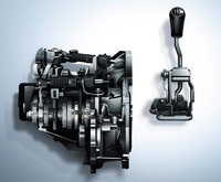 「アルト ワークス」専用設計の5段MT。適切な操作荷重とダイレクトで節度感のあるシフトフィールが追求されている。