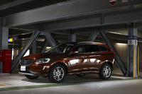 2015年7月23日に日本で発売された、クリーンディーゼル車「ボルボXC60 D4」。今回テストに連れ出したのは、装備充実の「D4 SE」である。
    