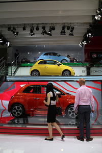 北京モーターショーのフィアットブースで。