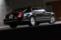 リアのコンビランプやマフラーエンドは、「コンチネンタル」シリーズに似た楕円（だえん）形のデザインでまとめられる。