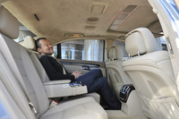 身長180cmの筆者がゆったり座れる後席だが、乗り心地がイマイチなのが残念。