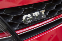 初代「ゴルフGTI」の登場は1976年。以来、今日までに約190万台のゴルフGTIが世界中で販売された。
    