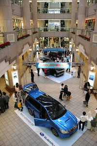 こちらはランドマークプラザの吹き抜けに設けられた展示スペース。