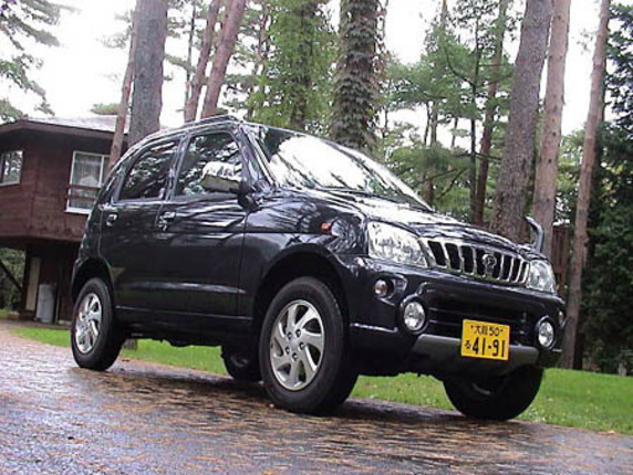 【スペック】全長×全幅×全高＝3395×1475×1715mm/ホイールベース＝2420mm/車重＝990kg/駆動方式＝4WD/0.66リッター直3DOHC12バルブターボインタークーラー付（64ps/6400rpm、10.9kgm/3600rpm）/車両本体価格＝146.0万円（テスト車＝152.8万円）