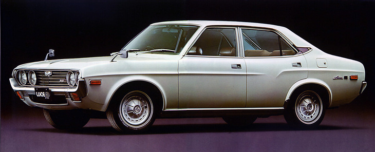 セダンボディーに同じく12Aロータリーユニットを積んだ「ルーチェGR」。全長×全幅×全高＝4240×1660×1410mm、ホイールベース＝2510mmというボディーサイズは先代より全長が130mm短かった。