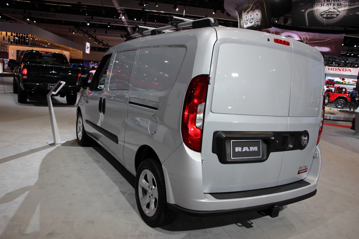 トルコから出荷されるときは「乗用車」。しかし米国で「商用車」に変身。それにはワケがあった。