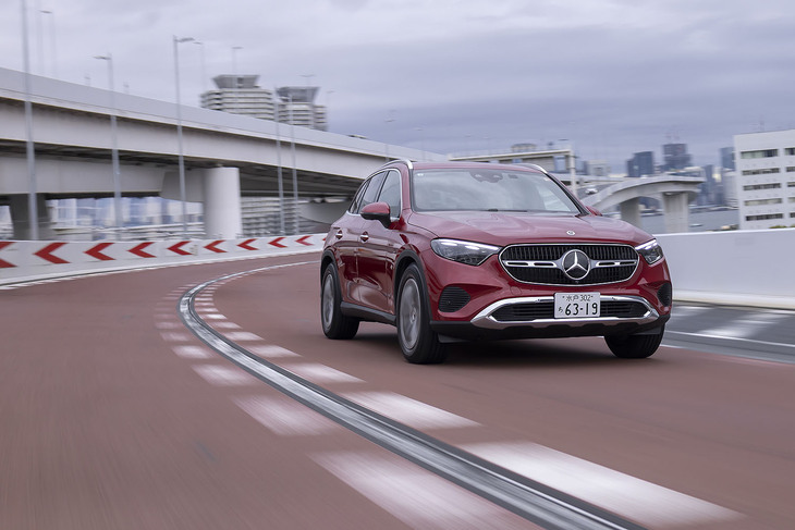 「ALENZA LX200」は、背の高いSUVにも優れた安定感をもたらす。高速道路でのレーンチェンジやコーナリングにおける安心感・信頼感はバツグンだ。