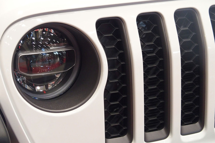 ジープ・グラディエーター（ヘッドランプ）