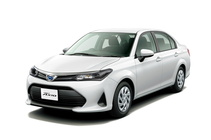 ほった「そういえば、昔は『カローラ アクシオ』みたいなクルマが、よそからもたくさん出ていましたよね」　
	清水「あったねぇ。『フィット アリア』とか！ みんな、どこ行っちゃったんだろう」