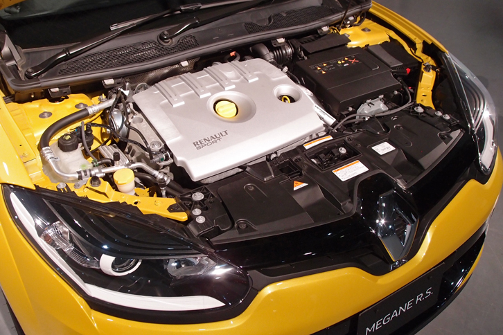 メガーヌR.S. 273パックスポール（2リッター直4ターボエンジン）