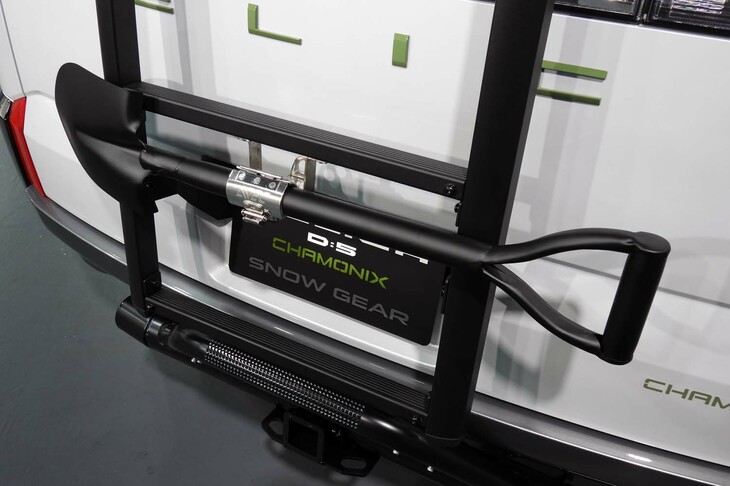 三菱デリカD：5 CHAMONIX SNOW GEAR（ショベル）