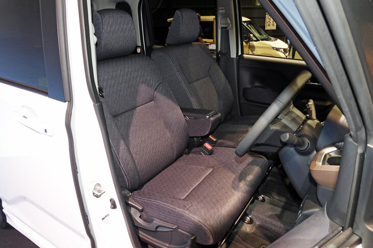 ダイハツ・ムーヴRS（フロントシート）