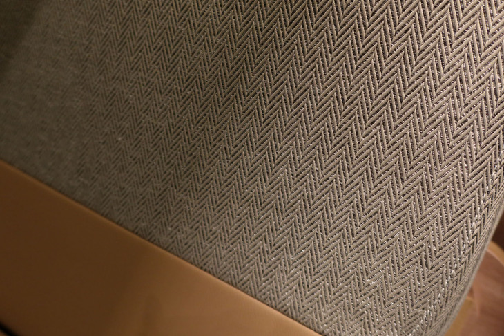 日産NV200バネットMYROOM（「2 in 1シート」の背もたれ）