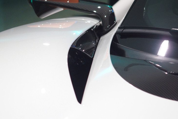 アストンマーティン・ヴァルハラ（フロントのエアインテーク）