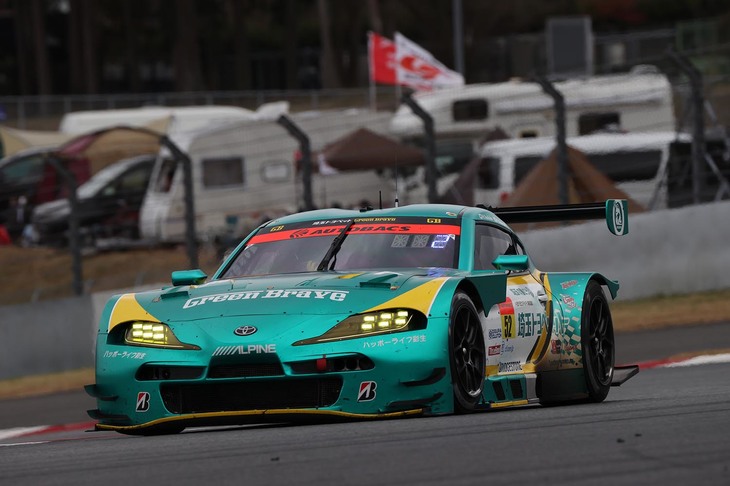 GT300クラスの勝者は、予選トップのNo.52 埼玉トヨペットGB GR Supra GT。チャンピオンの座はNo.56 リアライズ 日産自動車大学校 GT-Rが獲得した。