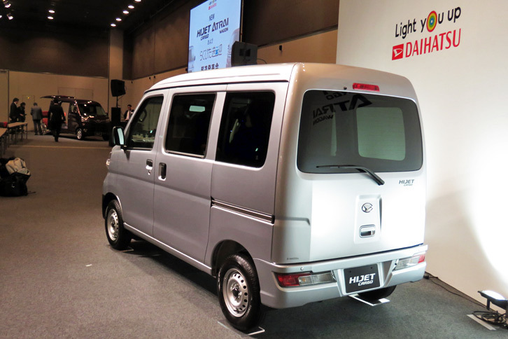 「ハイゼット カーゴ デラックス“SA III”」のリアビュー。