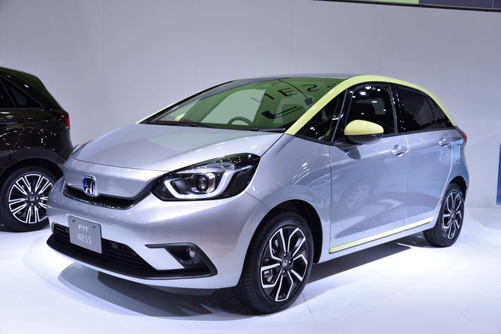 写真の「ネス」グレードは、鮮やかなイエローの差し色が特徴。