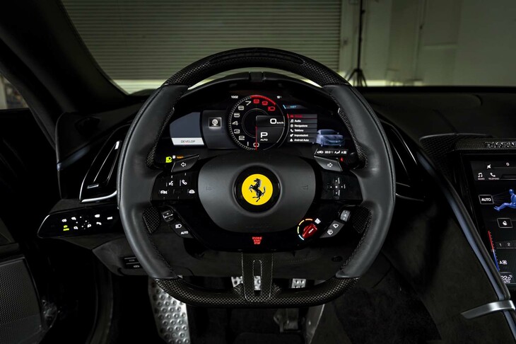 フェラーリ・ローマ スパイダー（ステアリングホイール）