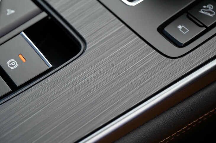 マツダCX-80 XDハイブリッド プレミアムスポーツ（センターコンソール）