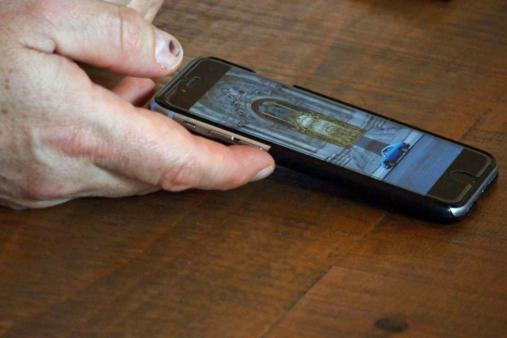 ドゥース氏の愛車である1971年型オリジナル「A110 1300G」。この車両は、デザイナーがオリジナルモデルの造形を確認するために用いられるなど、新生「A110」の開発にも重要な役割を担った。