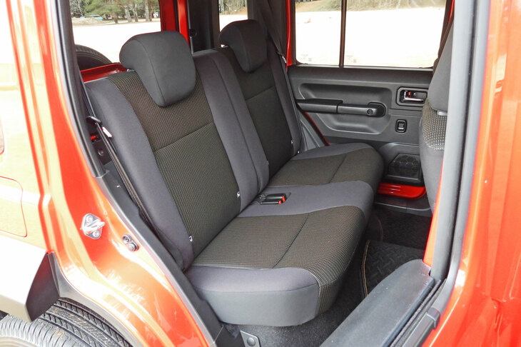 スズキ・ジムニー ノマド（リアシート）