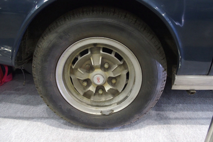 アストンマーティンDBS V8（1972年）